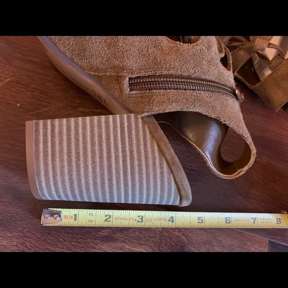 🍂SALE🍂 INC Brown Suede Leather Heeled Sandals Size 10 - Picture 9 of 14